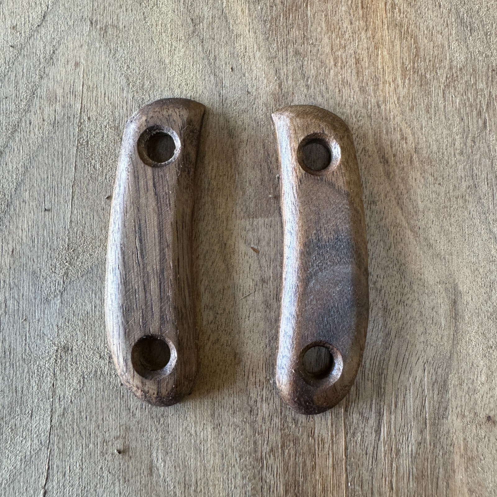 Walnut scales compatible with ESEE Candiru knife