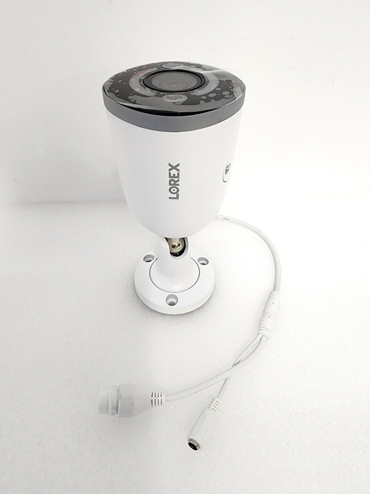 Lorex 4K Ultra HD Smart Deterrence IP Camera w/Smart Security Lighting E895AB