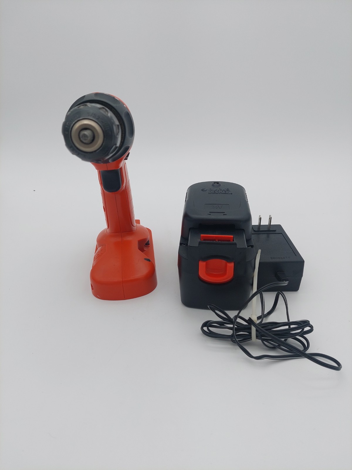 Black & Decker PS2400 24v Type 2  Crdlss Drill W/ Battery /Charger Tested Works