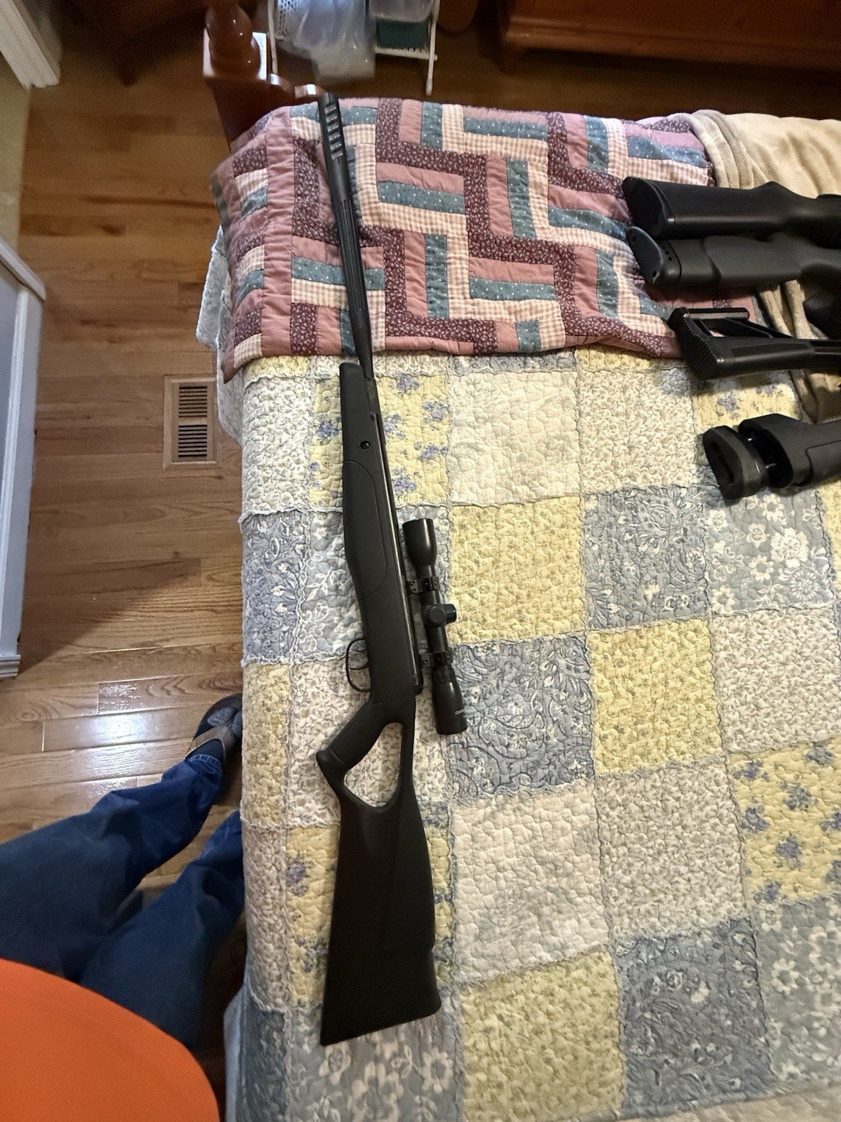 Crosman F4 Nitro Piston .177 Air Rifle CenterPoint 4x32 Scope Model CF47SXS