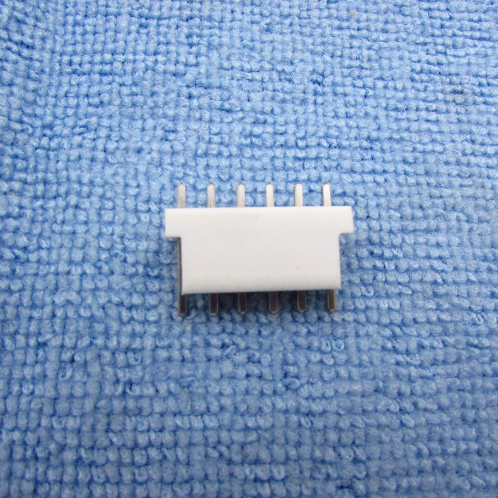 QTY 12 MTA Electrical Connector Header Through Hole 6 Position Part # 644752-6