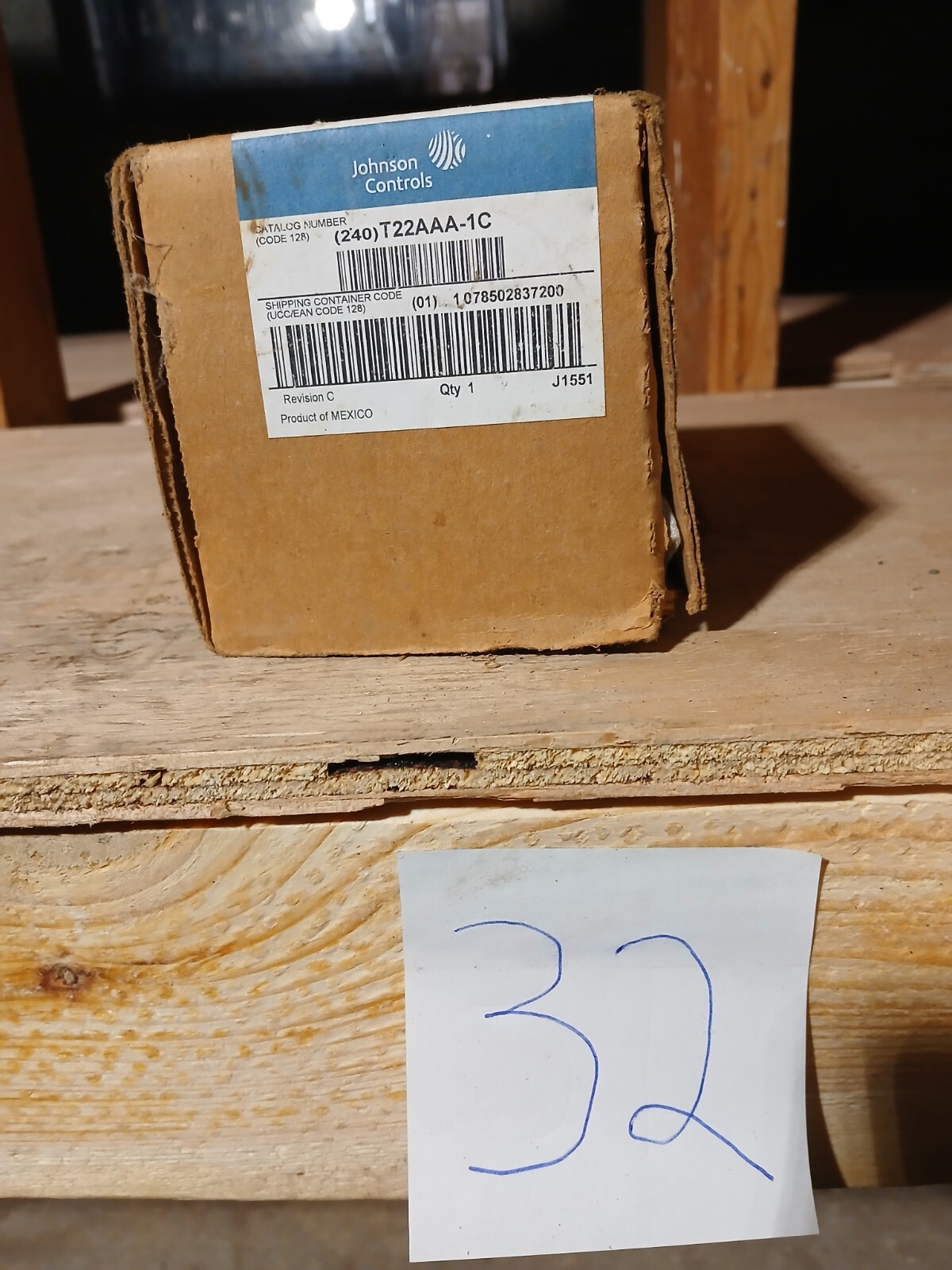 New Johnson Controls T22AAA-1C Line Volt Mechanical ThermoStat for Single Stage