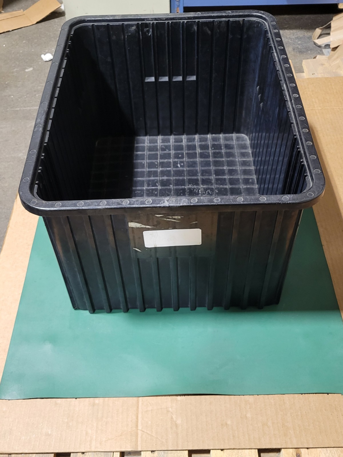 ESD Tote 22"x17"x12", Black, Stackable, good condition Quantum Storage Systems