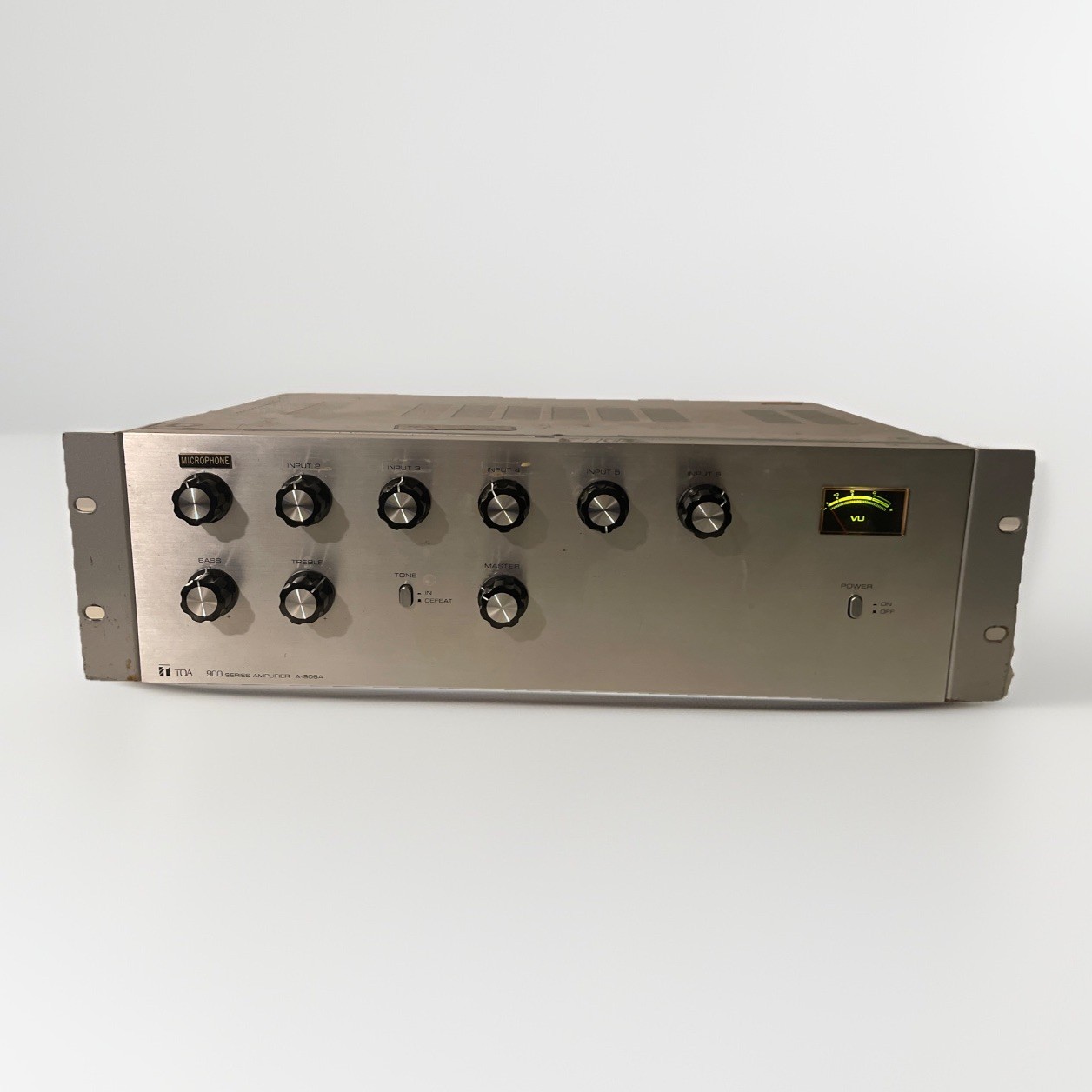 TOA A-906A 900 Series Amplifier Powers On