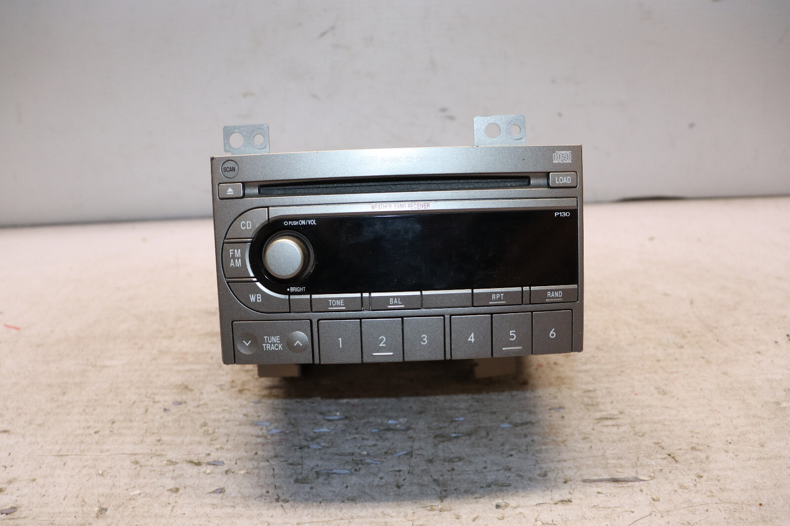 2006-2008 Subaru Forester Radio Recevier AM FM OEM W/ CD Player
