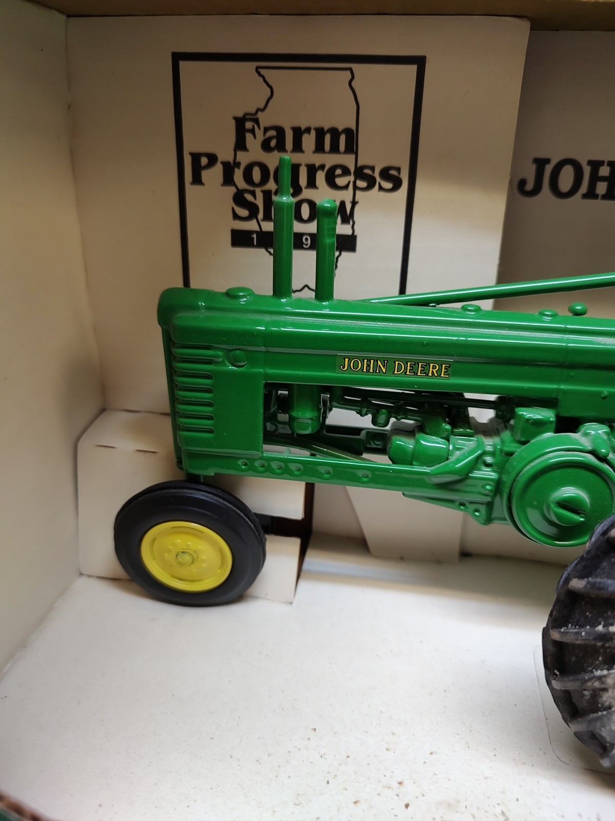 Scale Models Collector Classics 1/16 John Deere B, 1994 Farm Progress Show