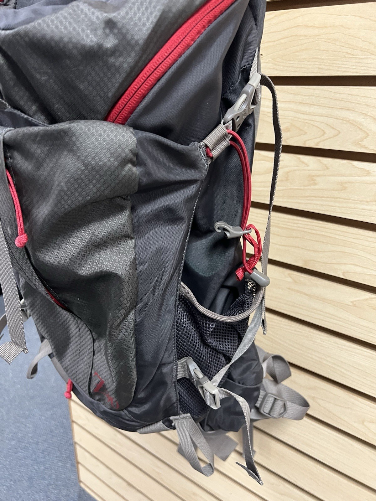 Gregory Z30 Hiking Backpack 30L Size Medium Grey Backpacking Camping