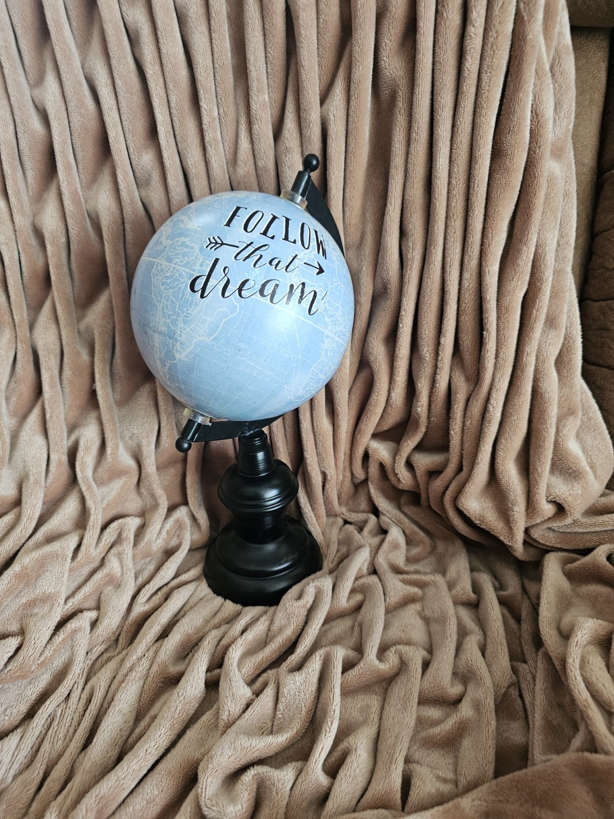 241/495 'Follow That Dream' Blue Globe with Black Metal Base