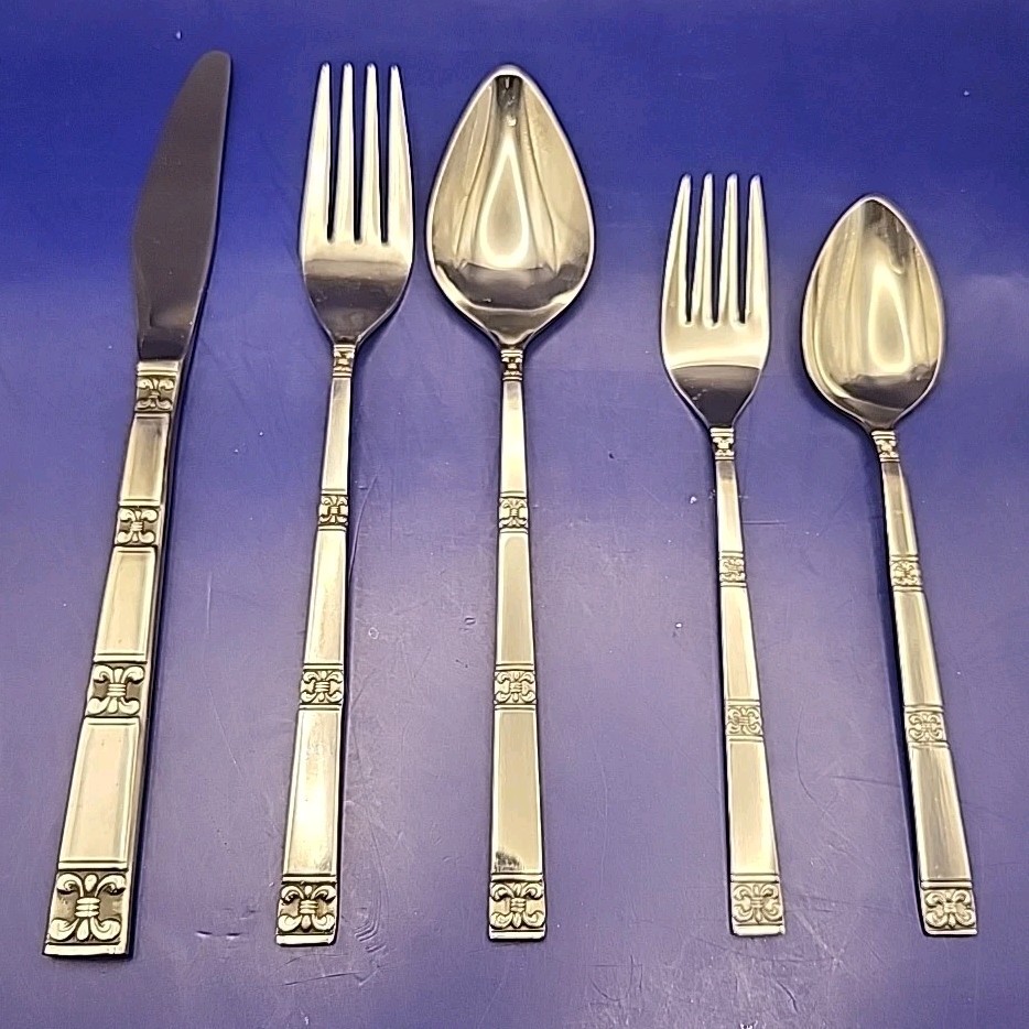 Oxford Hall  FleurDe Lis   40 Pieces = 8- 5 Pc Place Settings Stainless NICE
