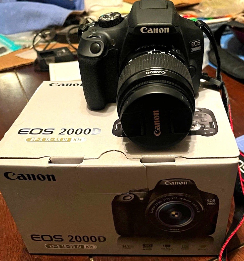 Canon EOS 2000D DSLR EF-S 18-55 III Kit w/ Bag, 32GB SDHC, Charger