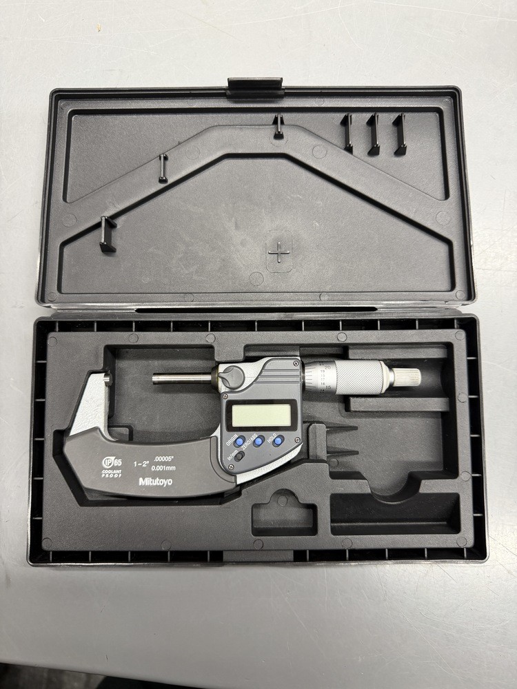 MITUTOYO 1-2” DIGITAL MICROMETER 293-331-30, IP65, .00005”
