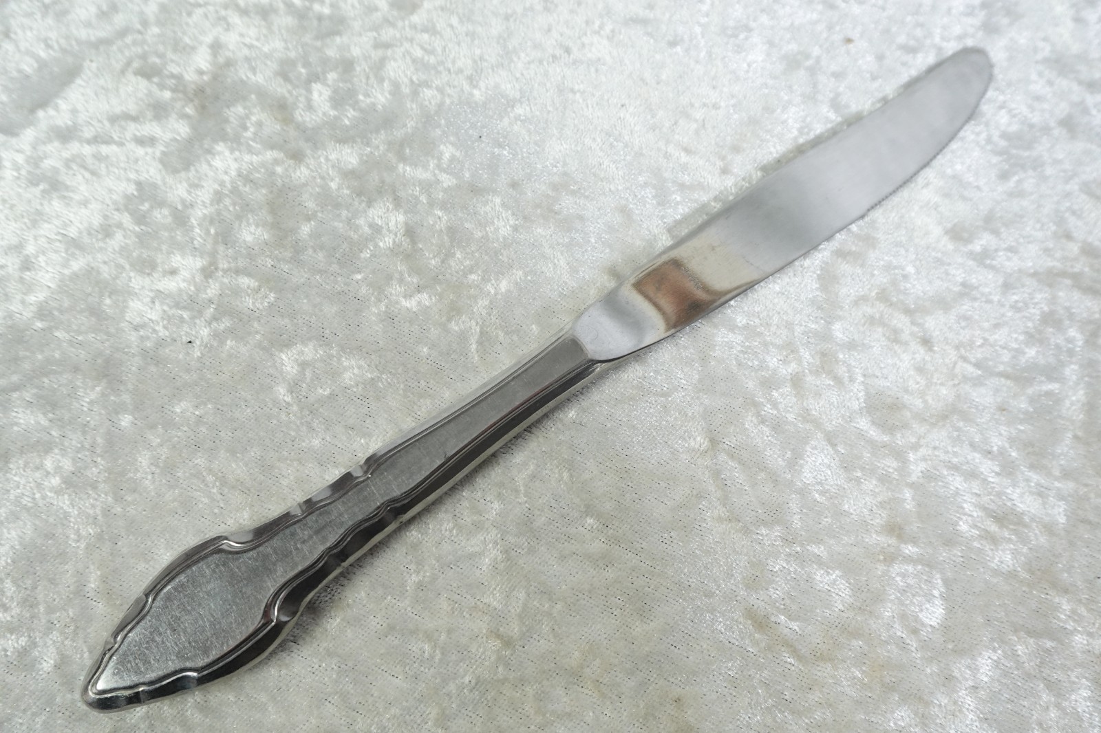 14 Pcs Silhouette Pattern Flatware By International Stainless Satin Handle