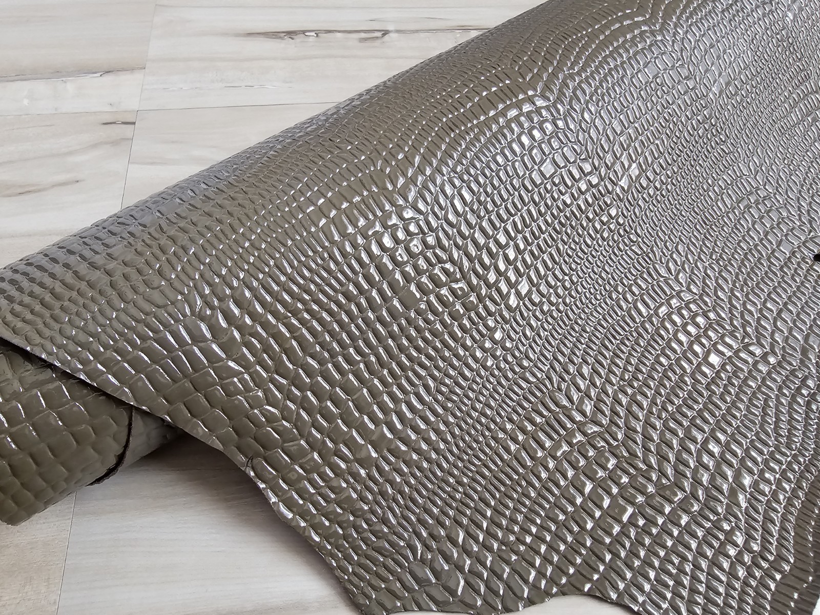 BEIGE ALLIGATOR CROCODILE SHEEPSKIN LAMBSKIN LEATHER FULL HIDE PANEL,SHEET,12x12
