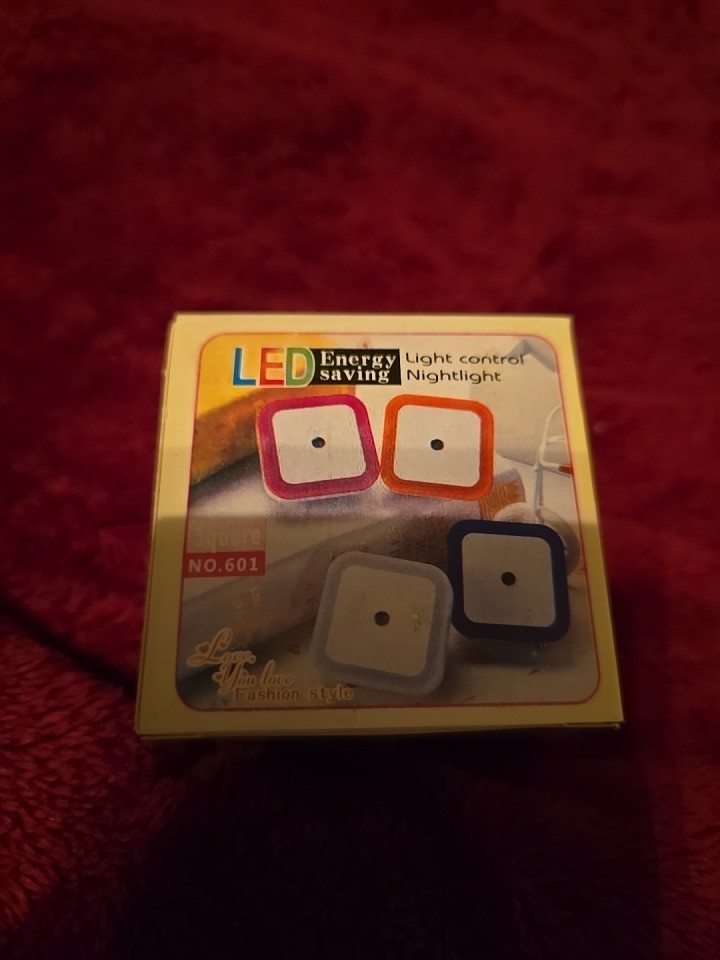 LED Light Sensor Night Light Plug-In Auto On/Off Square 0.5W Energy Saving