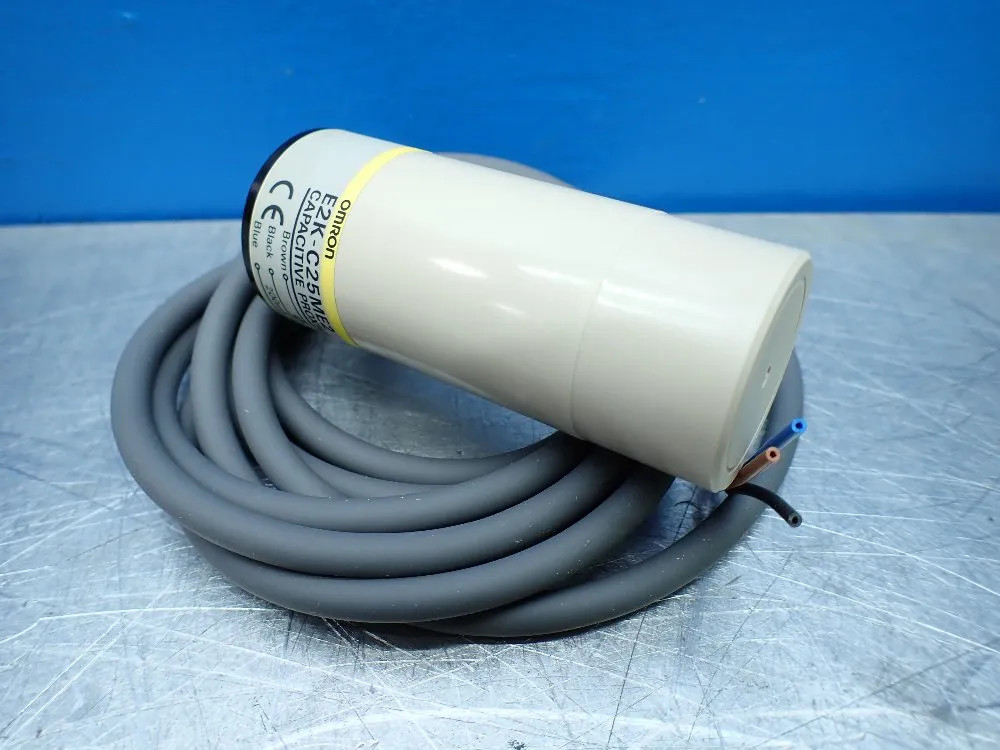 OMRON E2K-C25ME2 CAPACITIVE PROXIMITY SENSOR 08250530324