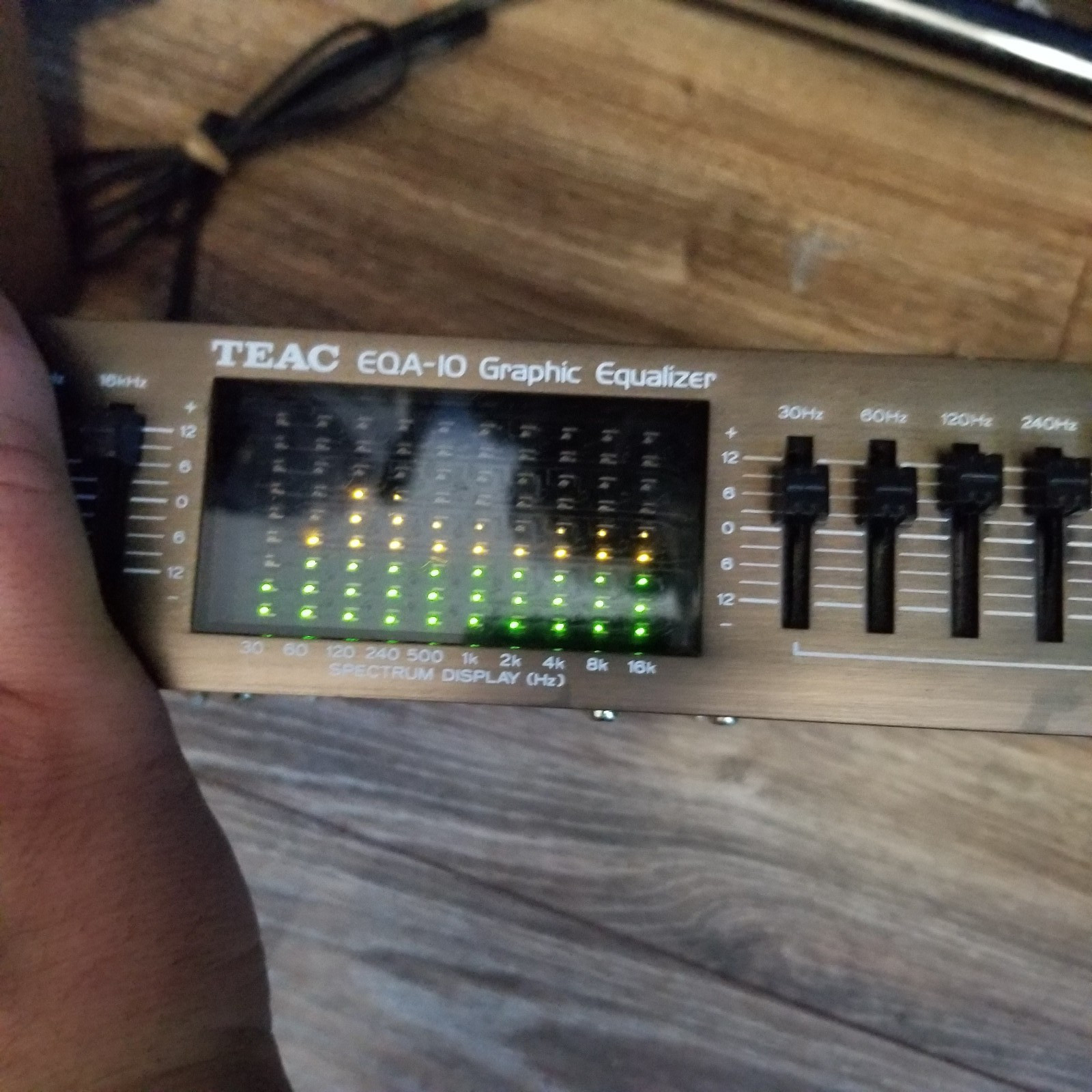 TEAC EQA-10 Graphic Equalizer Stereo EQ Spectrum Display Made in Taiwan Audio