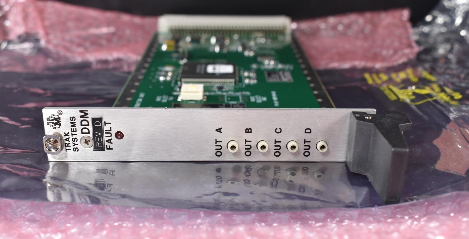 Motorola Trak Systems 9106-1 DDM Digital Distribution Unit / Module