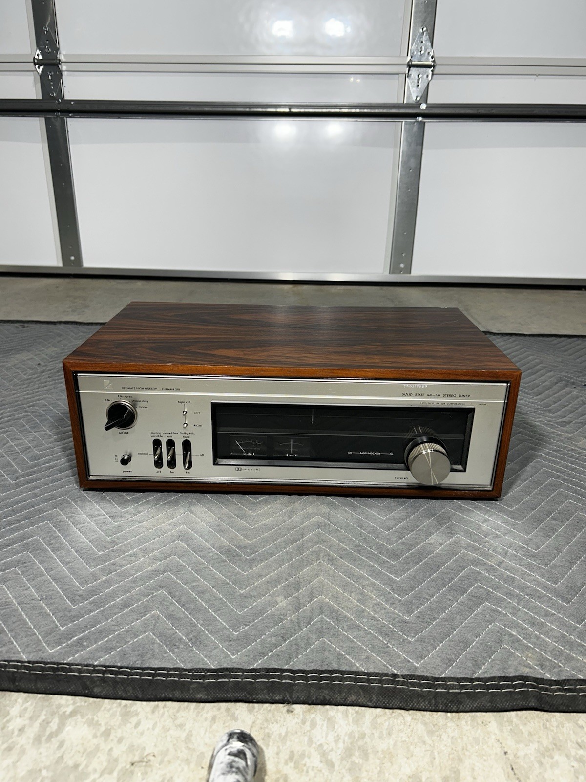 Luxman Ultimate High Fidelity Solid State AM-FM T-310U Tuner. NOT Working.
