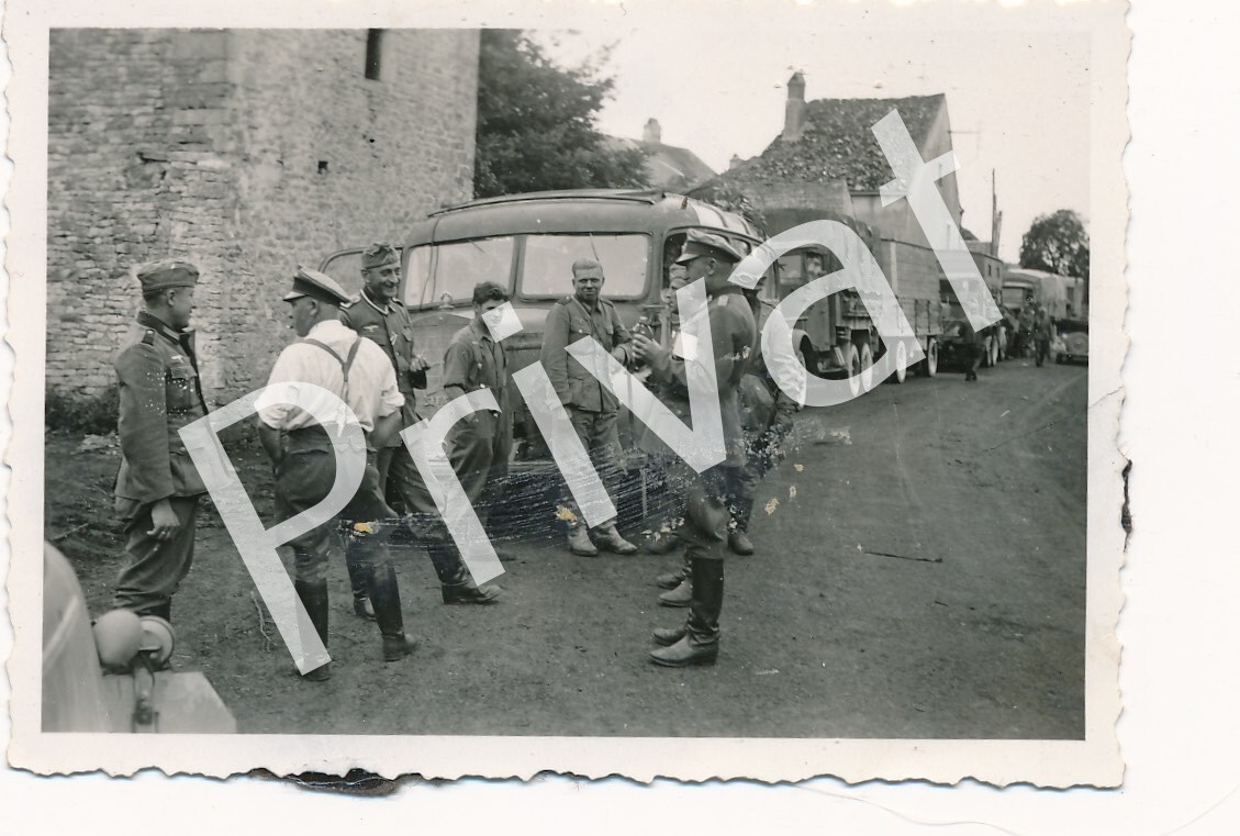 Photo WK2 Cemetery Soldiers Visit Comrades Graves France M1.17