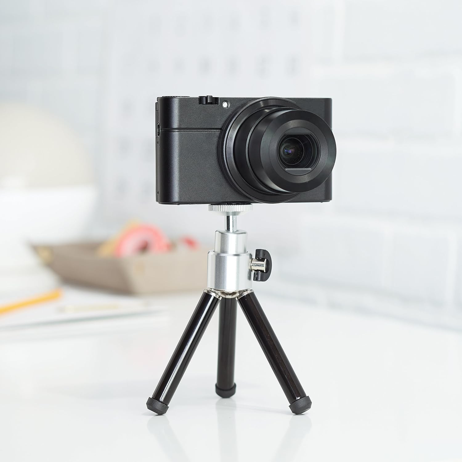 Amazon Basics Lightweight Mini Tripod, Black 1-Pack,