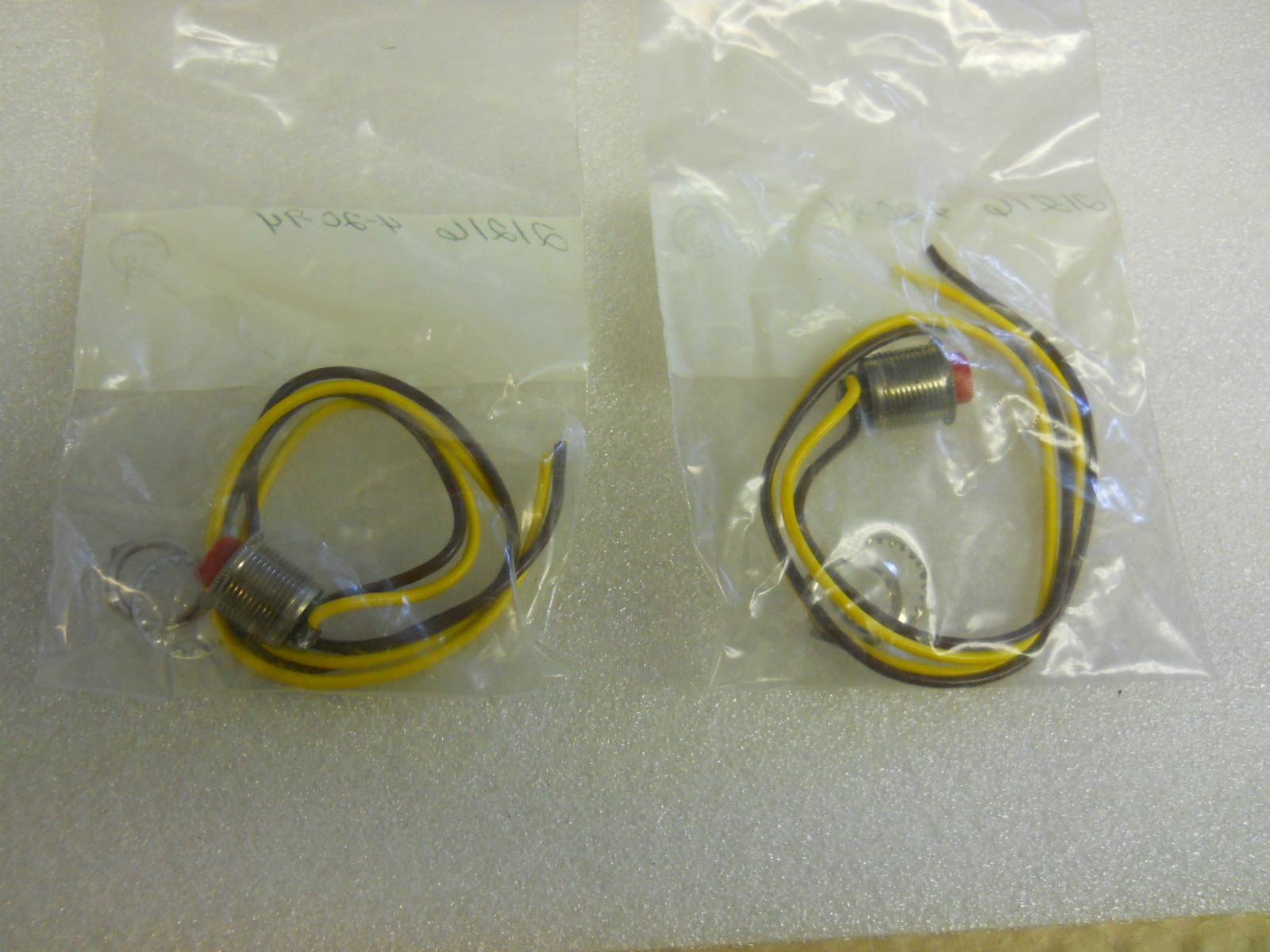 SWITCHCRAFT 21216 MOMENTARY MINIATURE PUSHBUTTONS SET OF 2 NEW CONDITION