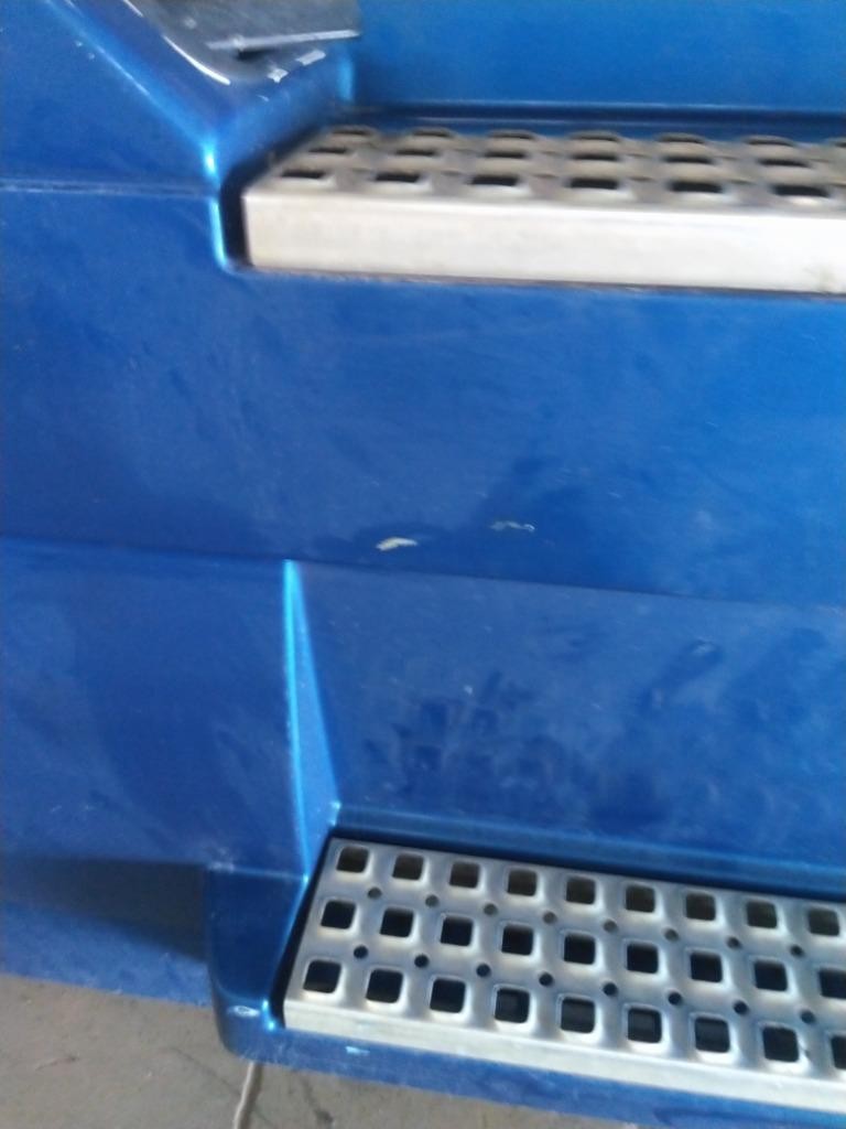 For 2013 VOLVO VNL SIDE FAIRING Right , IL