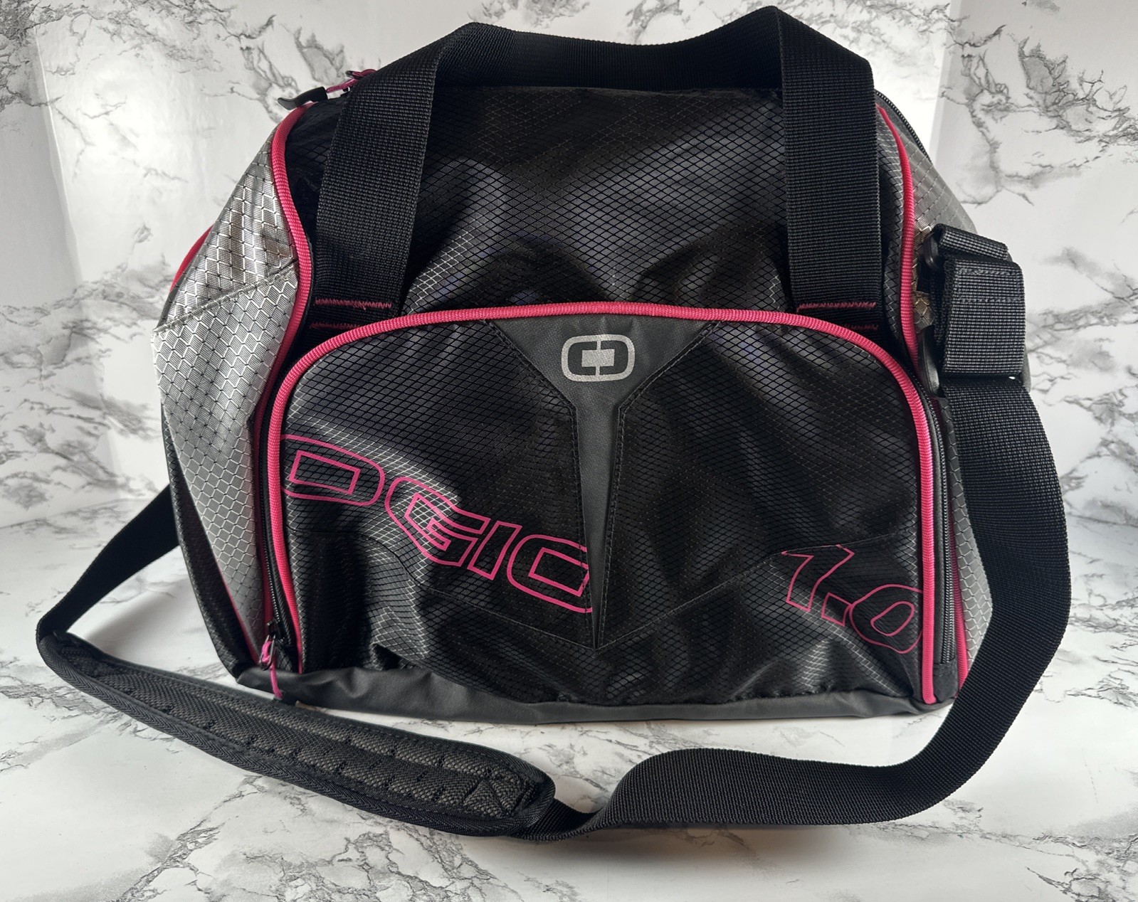 Ogio Endurance 1.0 Athletic Bag/Carry-On Luggage Bag Black/Pink/Magenta