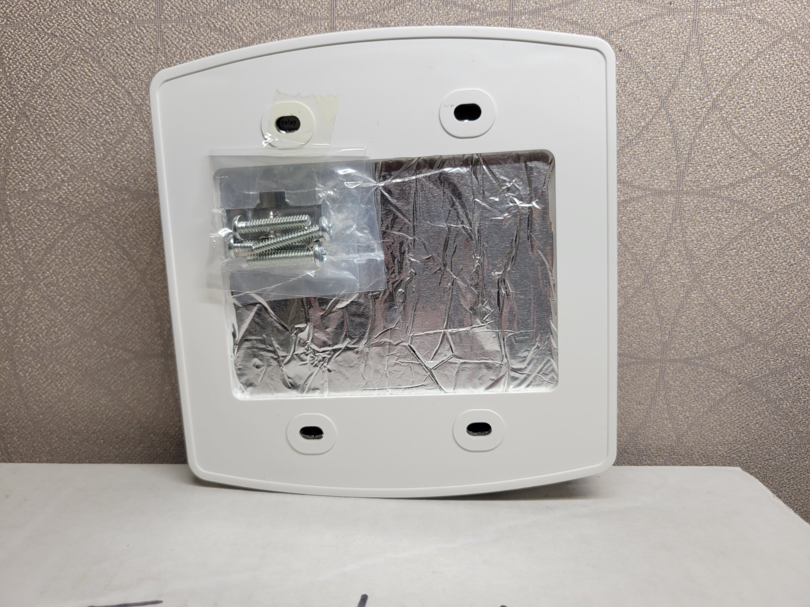 Honeywell INNCOM E528 Smart Thermostat with Motion Sensor and ESM