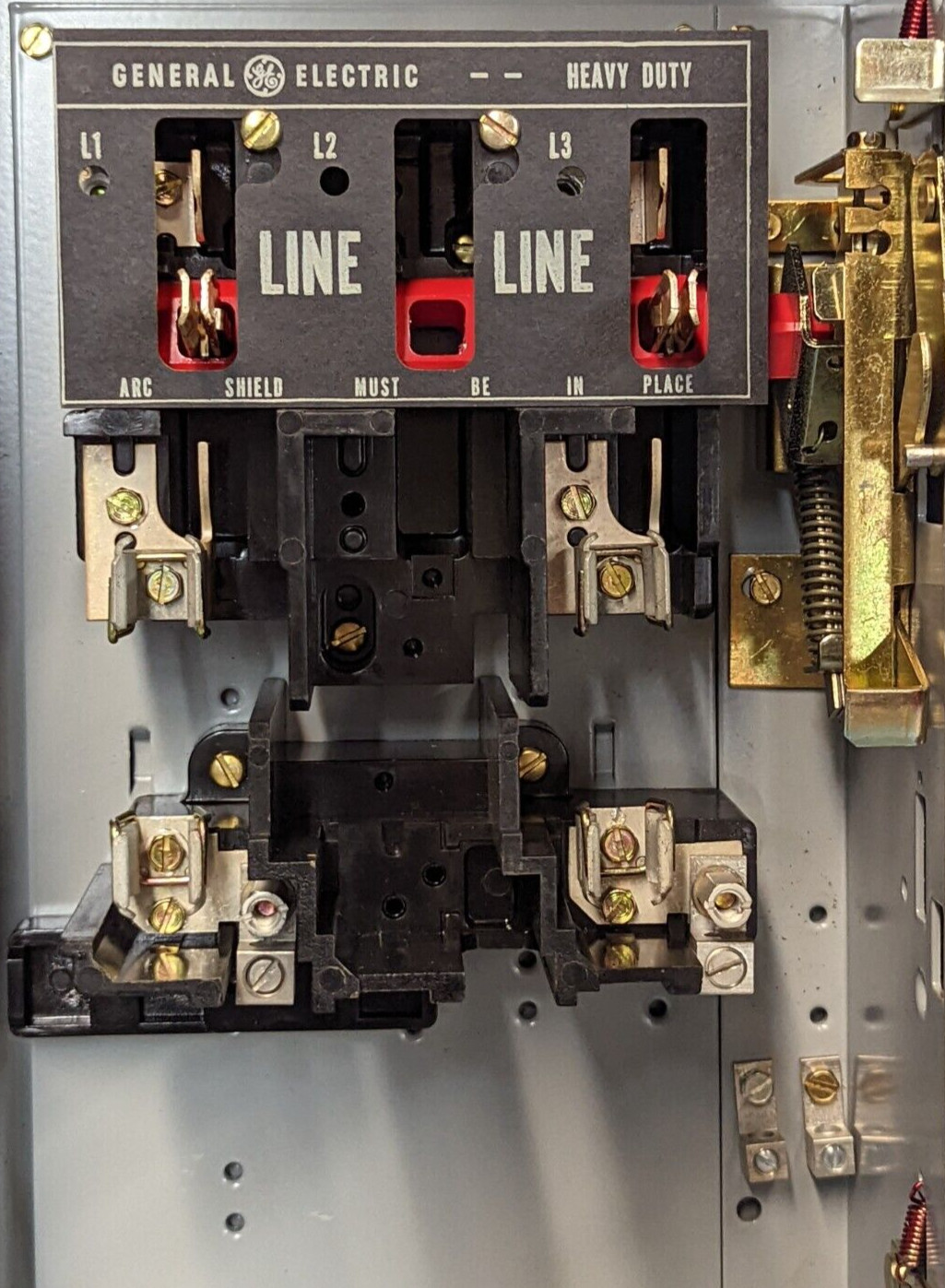 GE HEAVY DUTY SAFETY SWITCH 60 AMPS 240V.AC MAX HP 10 CAT NO TH2222J