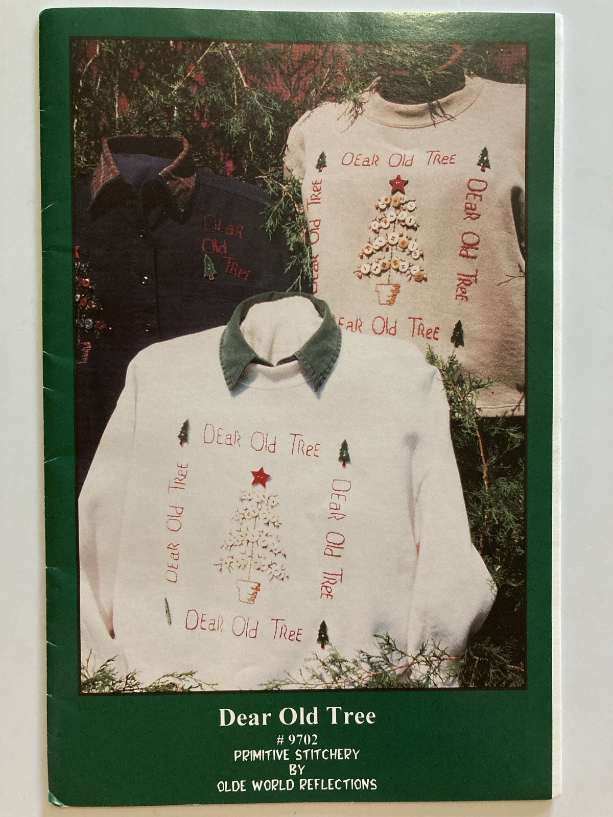 Dear Old Tree Primitive Stitchery Pattern Embroidery Christmas Tree Buttons
