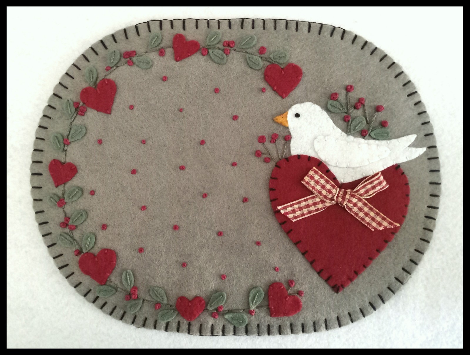 PATTERN~*Love Is In The Air*~Valentine~wool applique mini mat/mug rug*PATTERN*