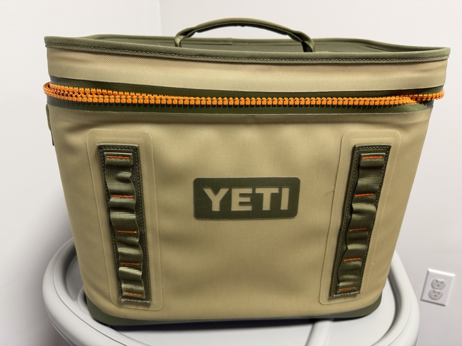 YETI Hopper Flip 18 Soft-Sided Cooler Field Tan