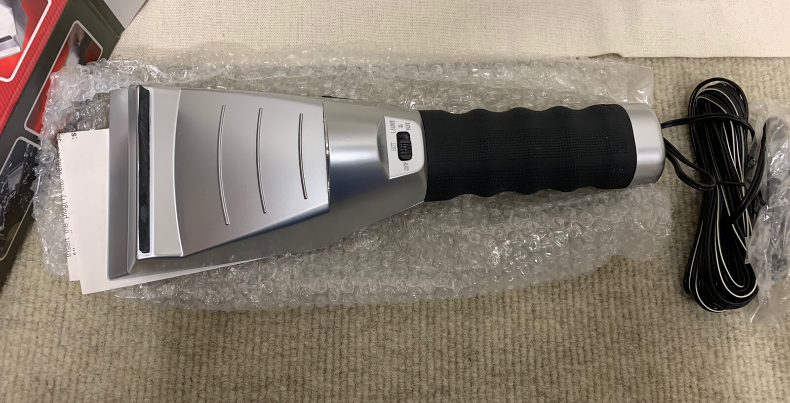 TOTES Heated Ice Scraper With Built In Flashlight, 12V.