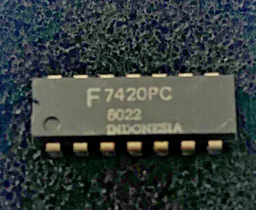 Fairchild 7420PC,  2-ch, 4-input bipolar NAND gates Integrated Circuit
