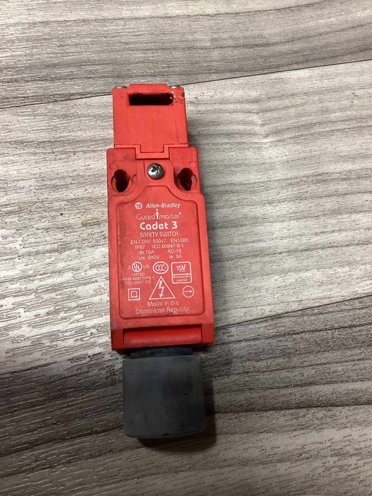 Allen Bradley 440K-C21058 Guard Master Cadet 3 Series B Safety Switch #132N70