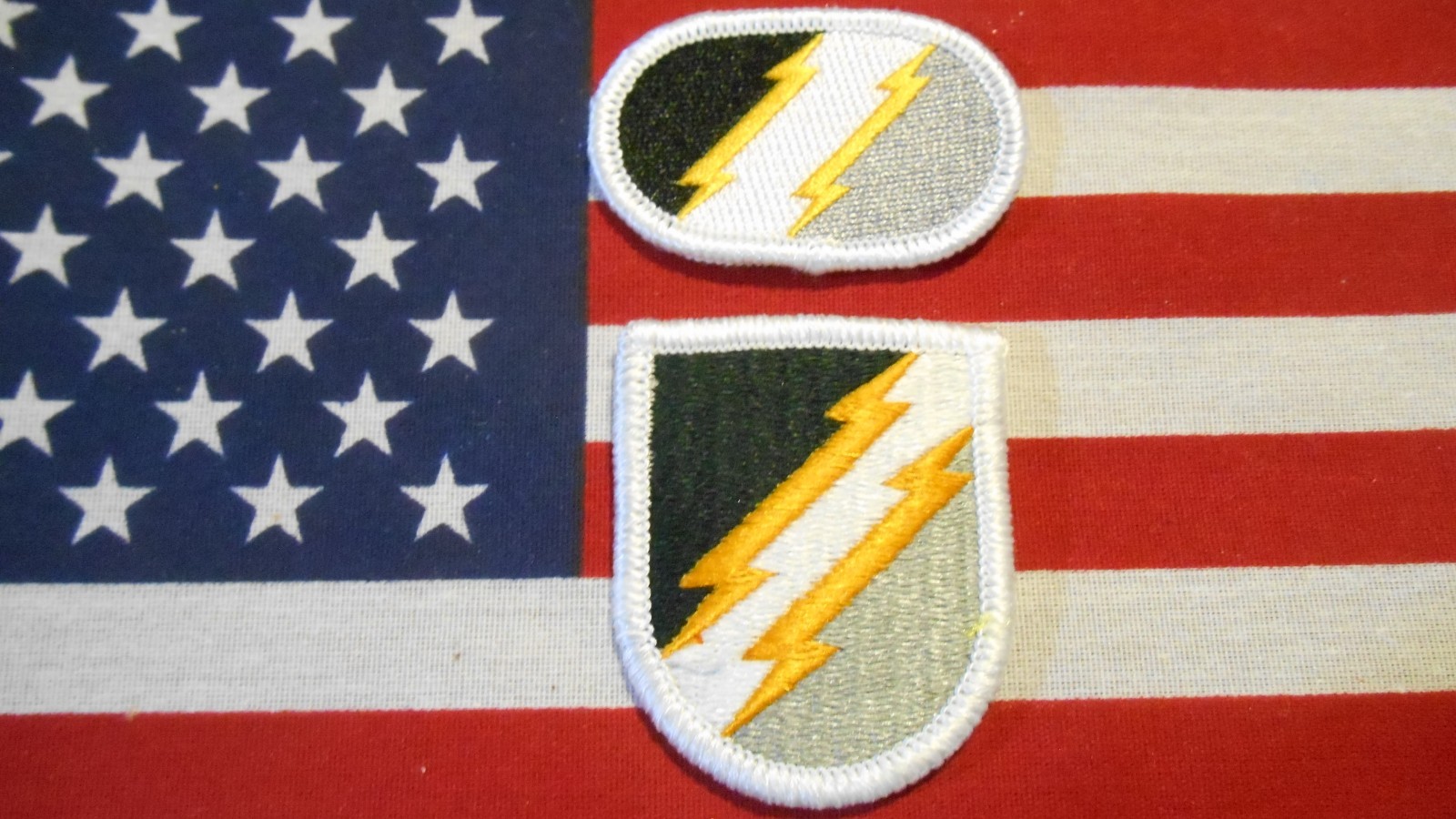 325TH PSYCHOLOGICAL OPERATIONS AIRBORNE BERET FLASH & PARA OVAL M/E