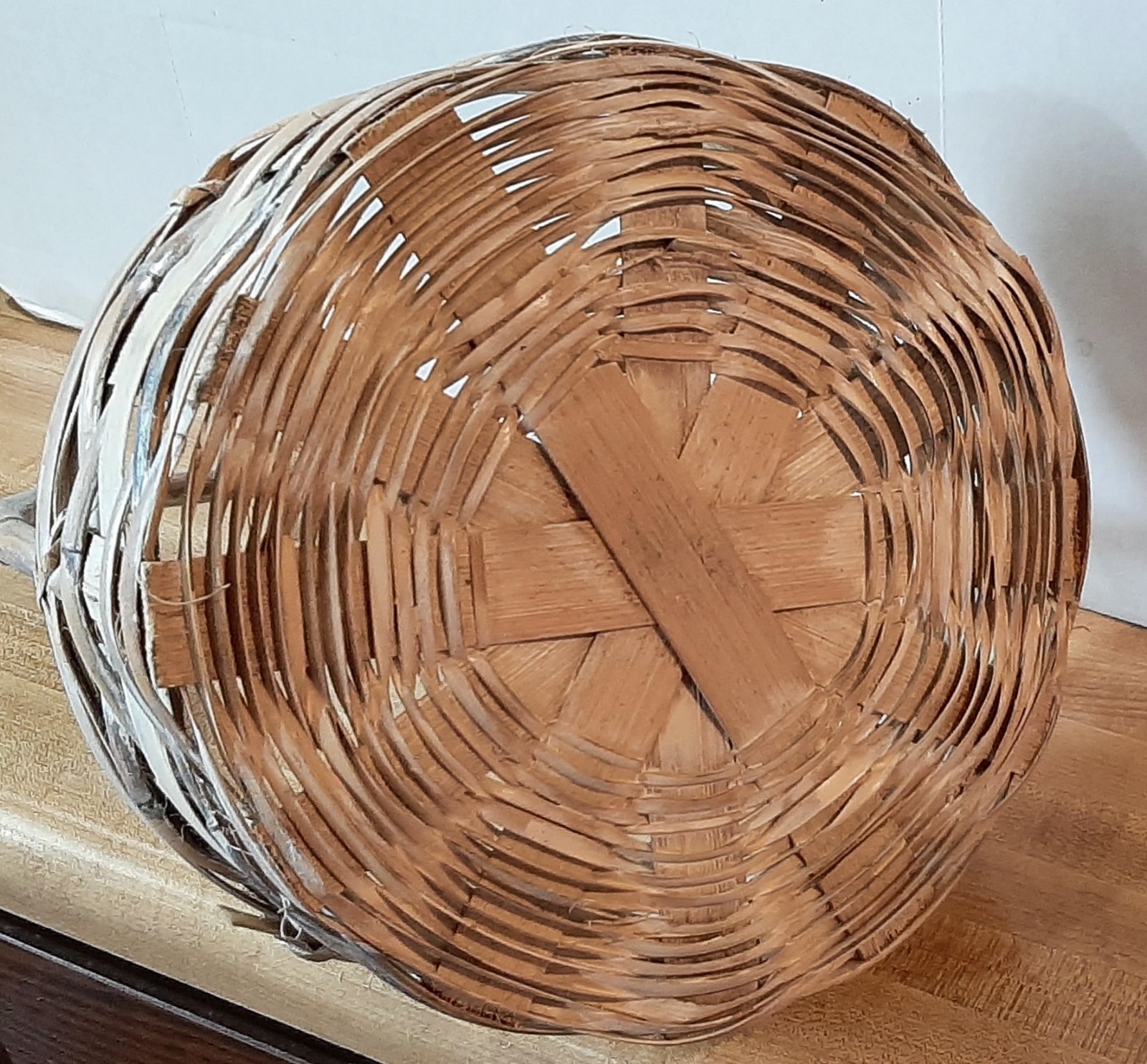 Vtg. Round Distressed Gray Carry Basket ~ Handle 7.5" Diameter 8.5" Depth 3.5"