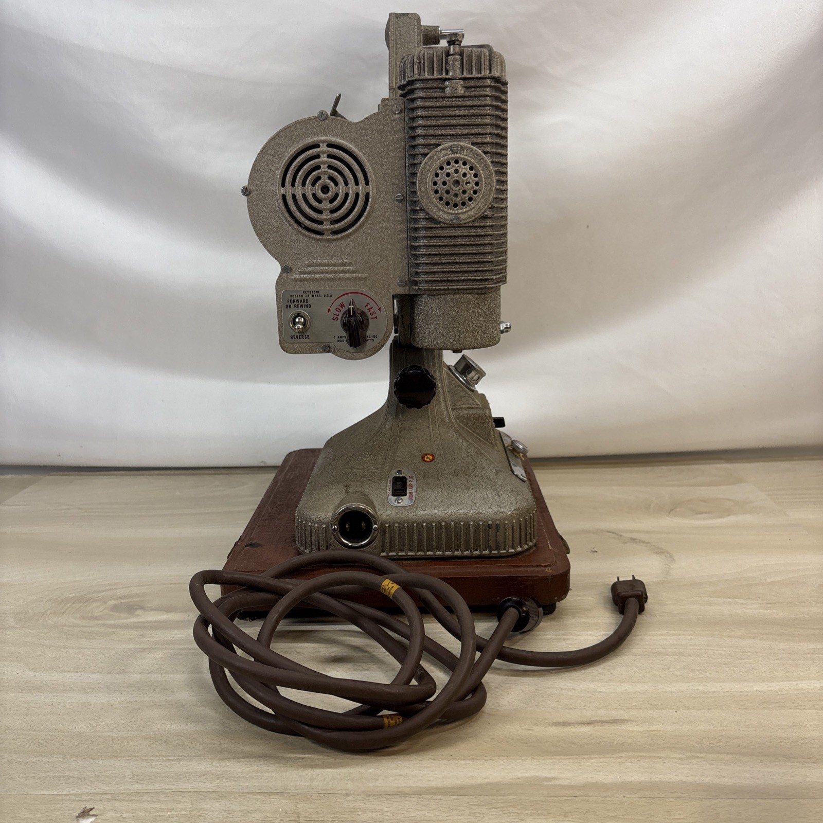 KEYSTONE REGAL K-109 8MM PROJECTOR WITH CASE, PERFECT WORKING CONDITION