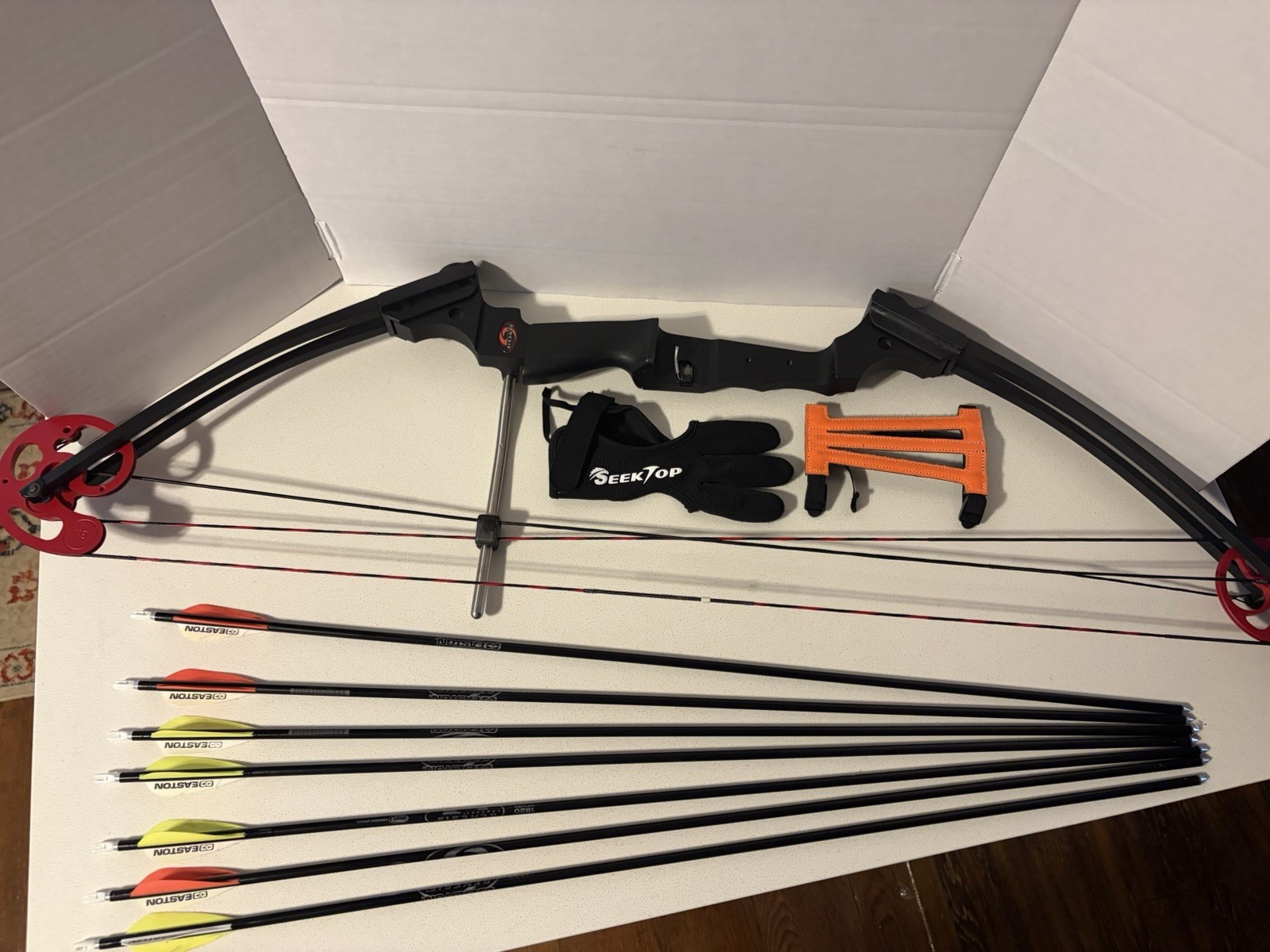Genesis Original Archery Compound Bow and Arrow Set, Draw Hand-Right, With Case