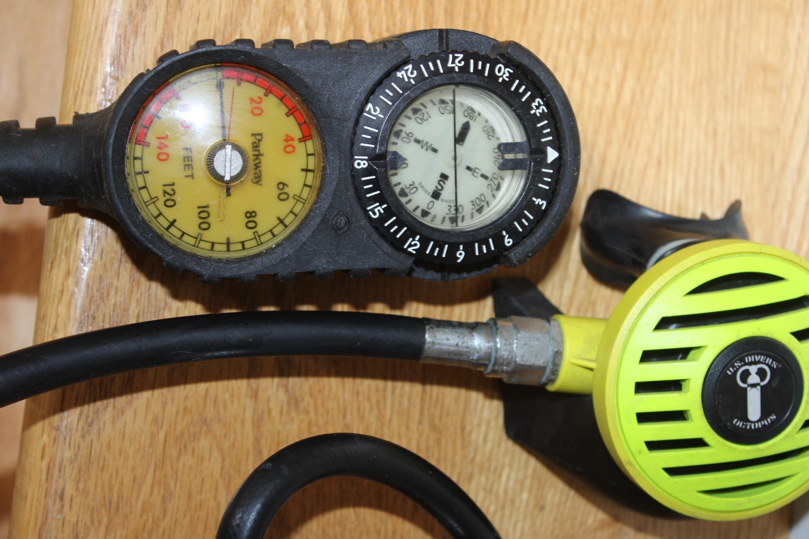 US Divers Regulators and gauge, compass . Tested working.