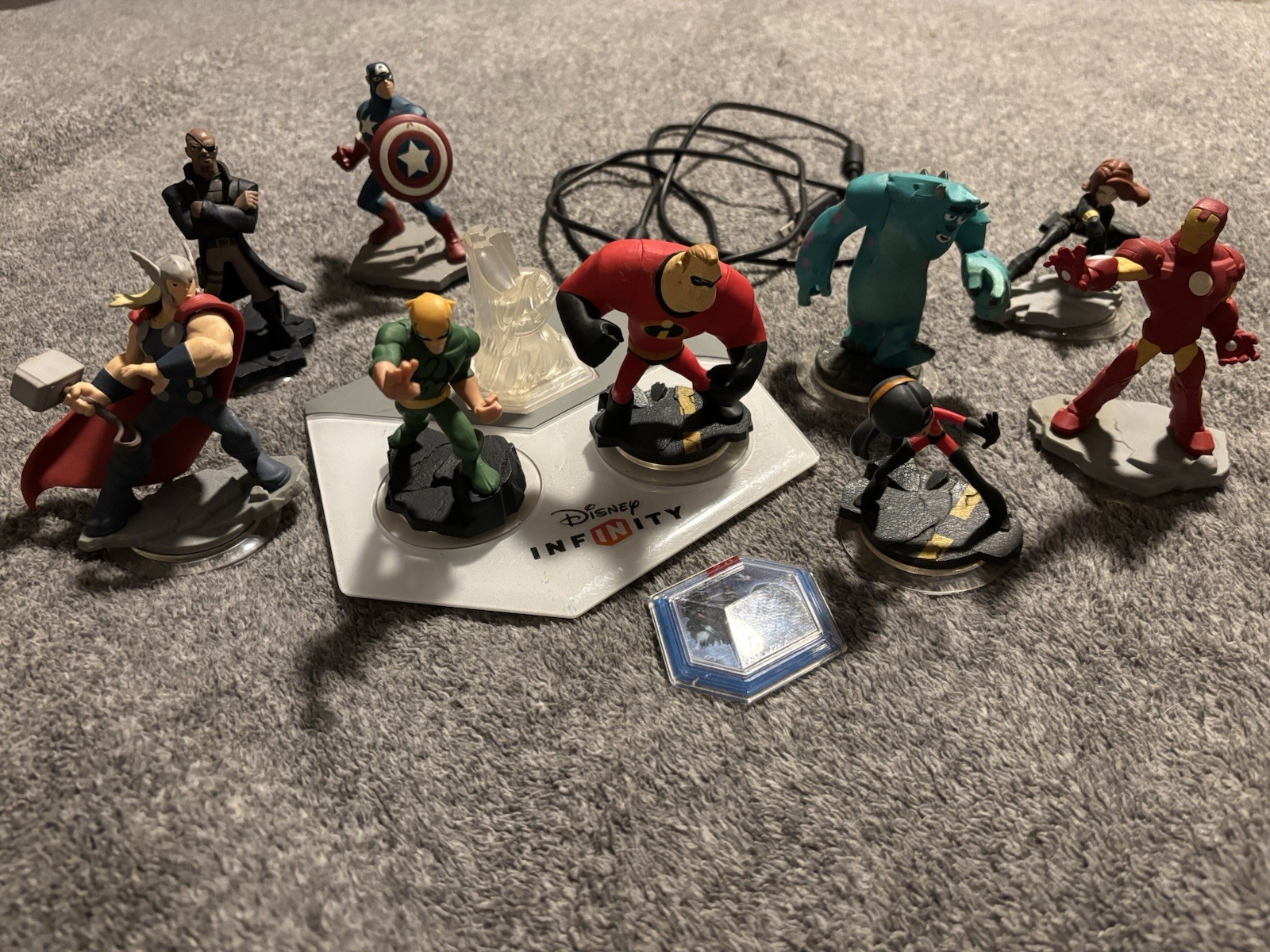 Disney Infinity Base And 9 Figure + 2 Play Set Pieces Lot Set