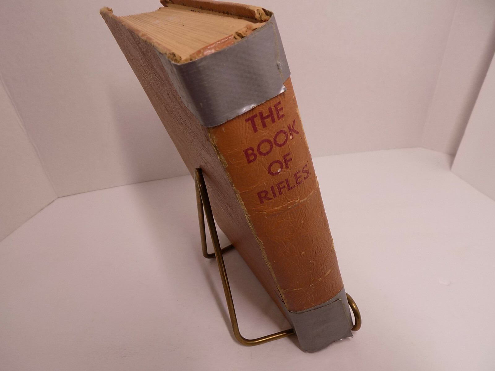 THE BOOK OF RIFLES (of the Nations of the World) Photos 1965 Author: Smith