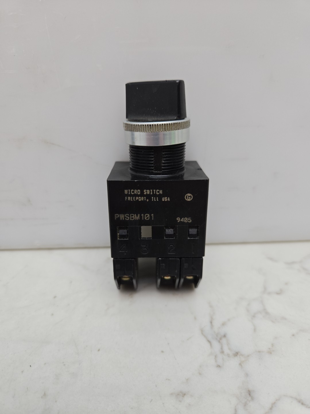 4 Pack Micro Switch PWSBM101 Selector Switch w/ PWCM and PWCE Contact Blocks