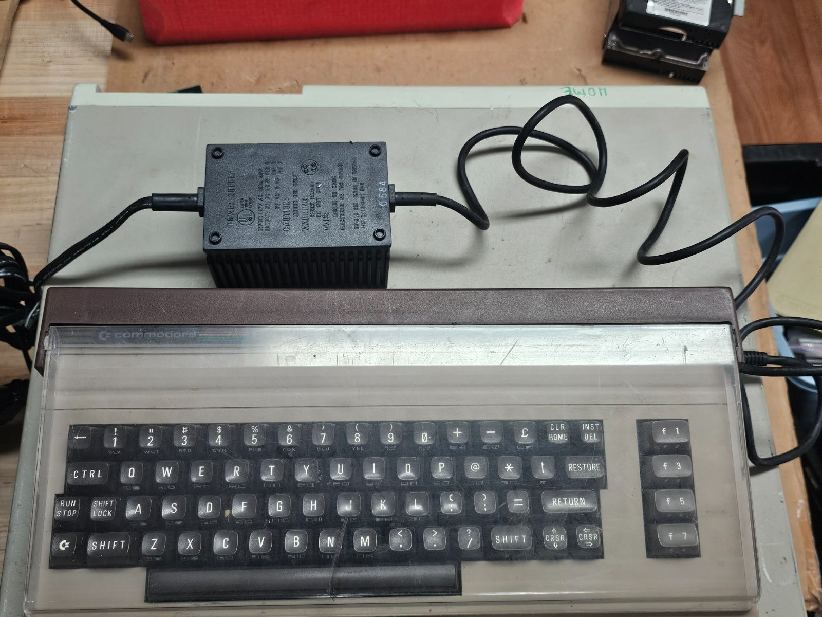 Super Clean Commodore 64 Personal Computer BR98YV w/Power Supply Powers w/Cover