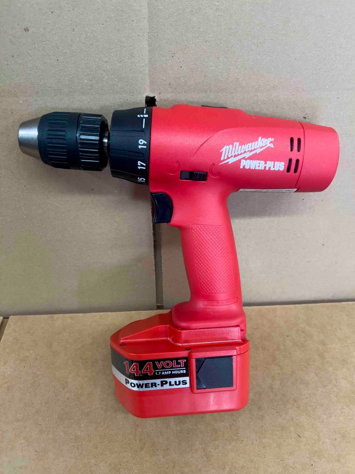 Milwuakee 0512-26 1/2" Driver Drill kit 14.4V, with flash light.