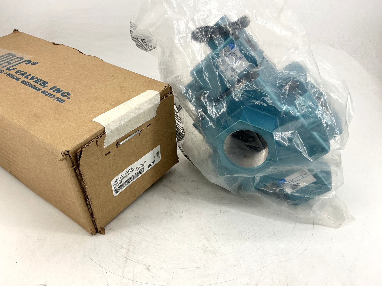 New MAC Valves 58D-11-111CA Solenoid Valve 15Watts 25-150PSI 24VDC 110/120VAC