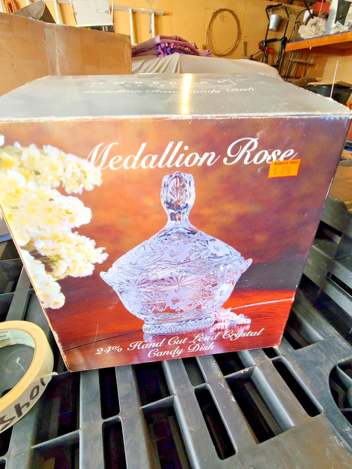 Medallion Rose Cut 24% Lead Crystal 10"x7" Candy Dish