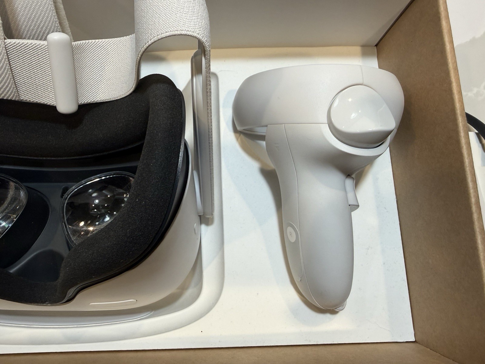 Meta Quest 2 VR Headset 128GB Boxed Excellent Condition w Controllers