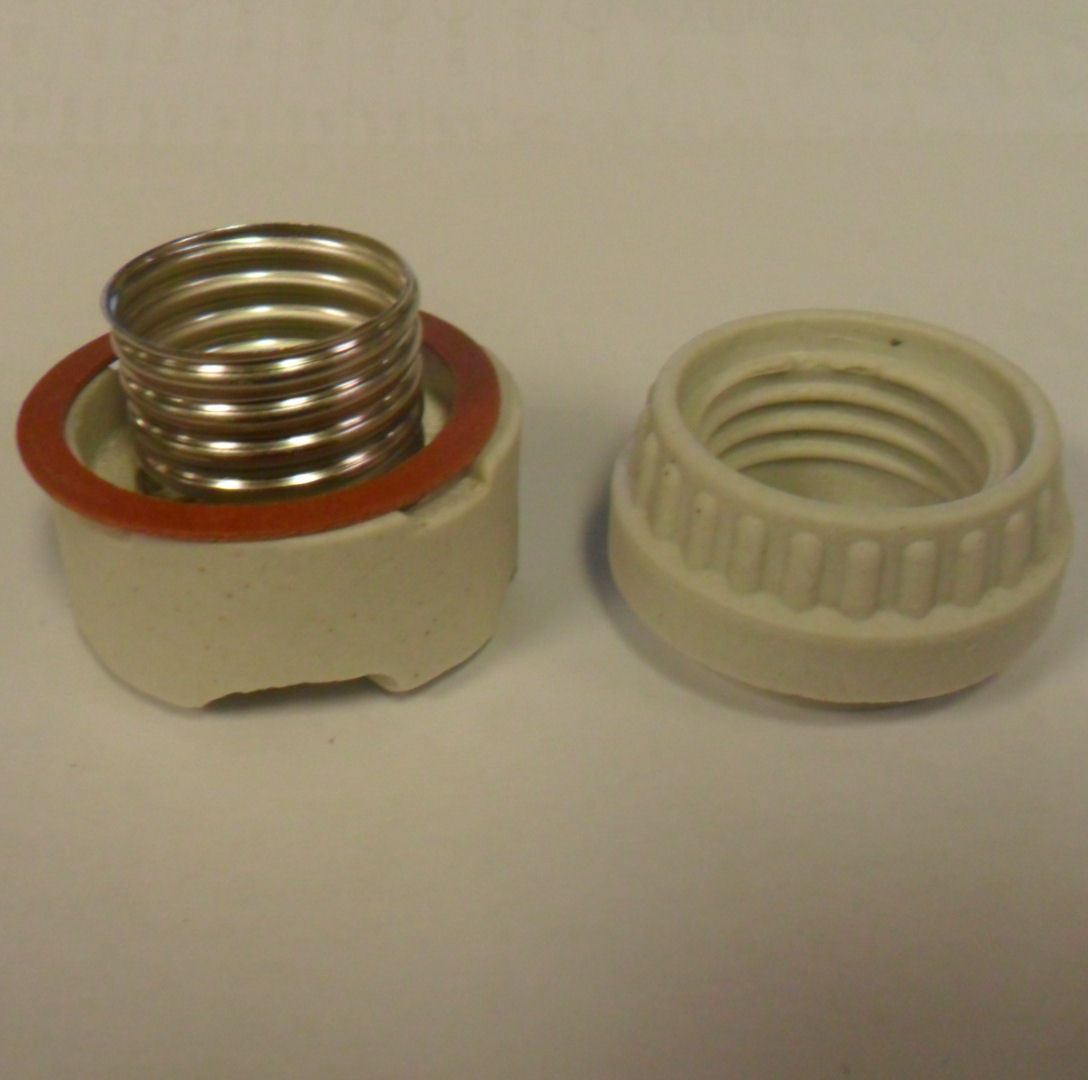 2-PIECE MEDIUM-BASED LAMP PART SOCKET TR-88