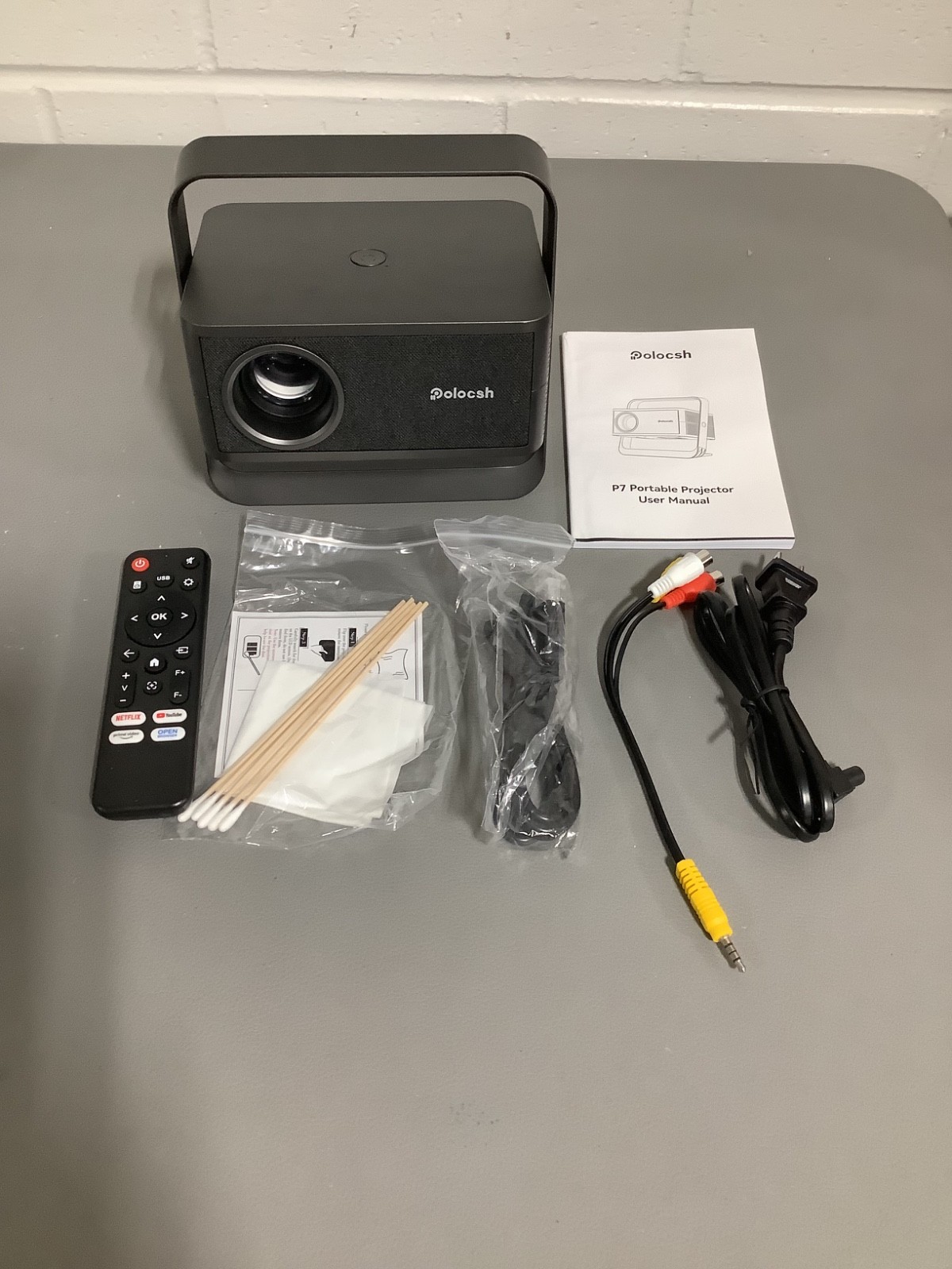 Polocsh Mini Miracle Big Screen Impact P7 Portable Projector